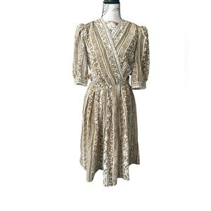 5/$25 Vintage The Wilroy Traveller NY Elegant Tan Patterned Dress size 8